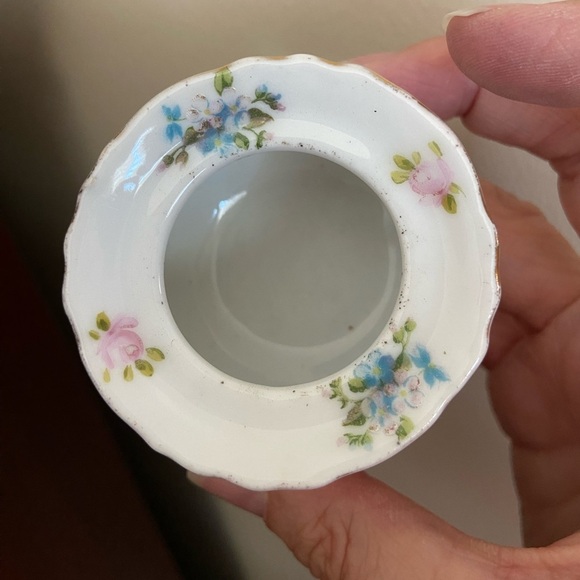 Carlsbad Austria Vintage Porcelain Jar w/Matching Lid Beautiful Floral Sprays - Picture 7 of 10